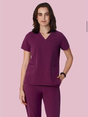 Women’s Scrub Jogger Set in Plum